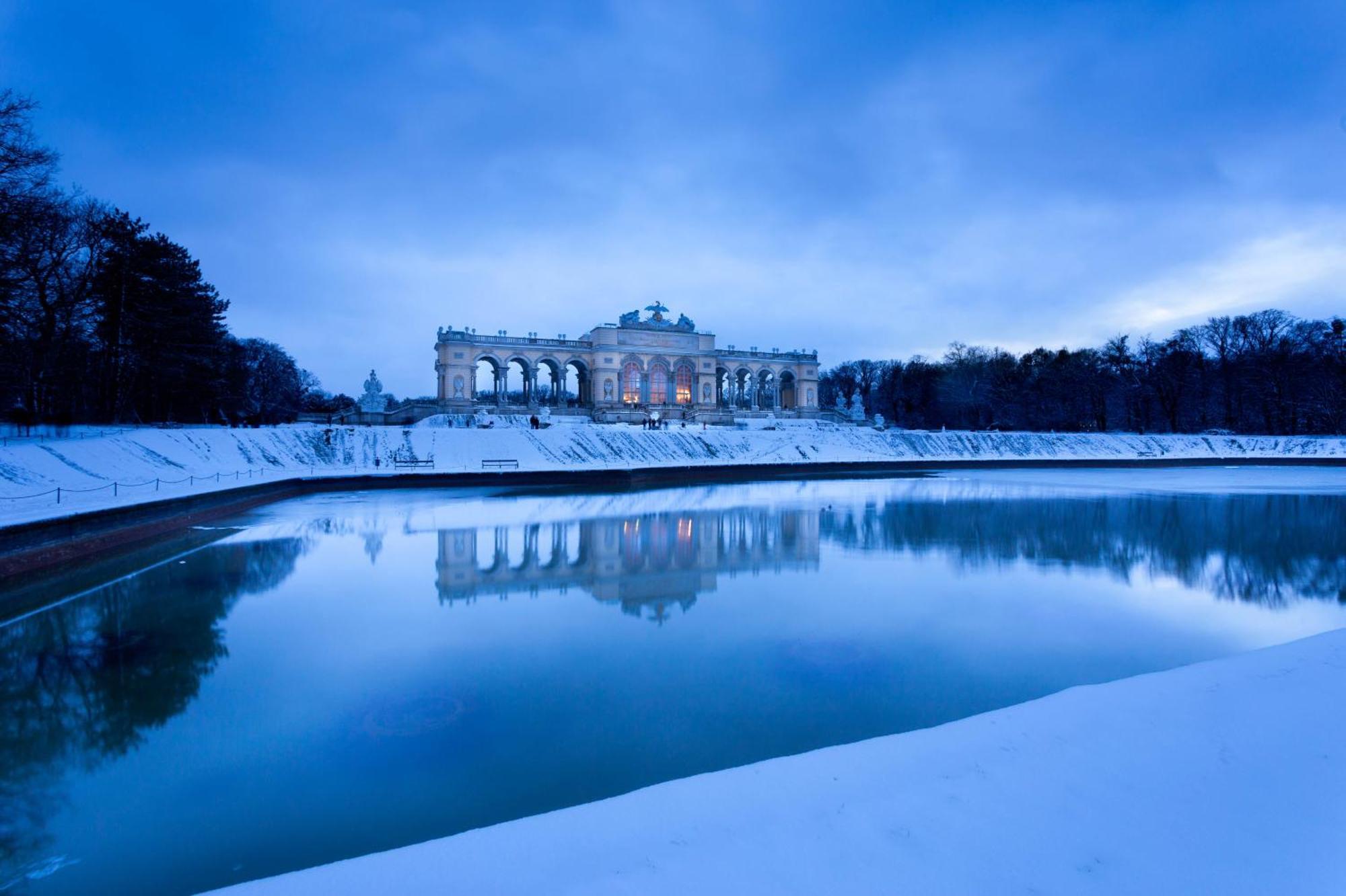 Regal Retreat Intimate Elegance Near Schoenbrunn Palace Viena Exterior foto